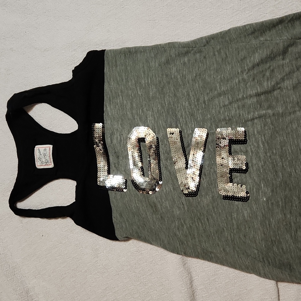 woman's top